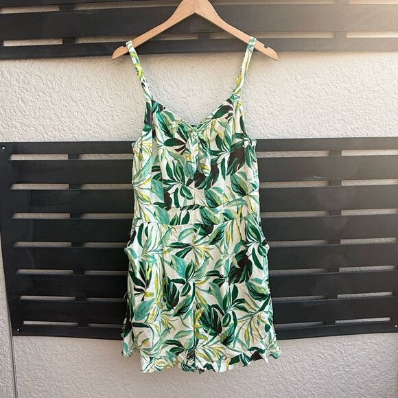 Torrid Challis Tie-Front Romper in Painted Tropical | Size 0 (Large) - Picture 2 of 8